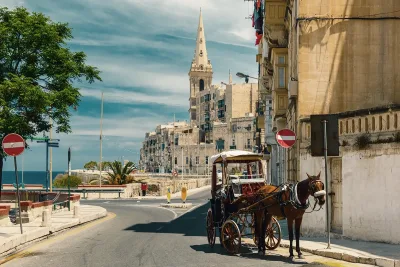مالطا السينمائية: اكتشف مواقع التصوير الحقيقية!